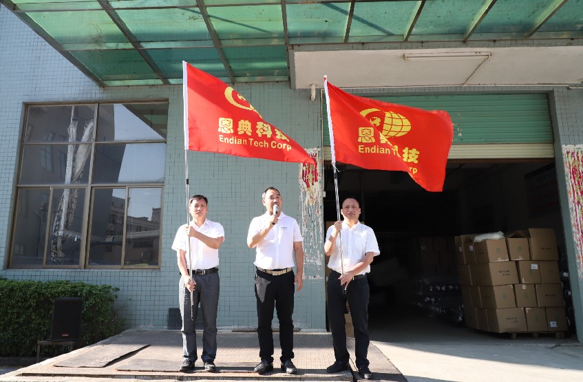 电脑包,礼品包,时尚包,双肩包,新宝gg科技箱包,定制生产厂家