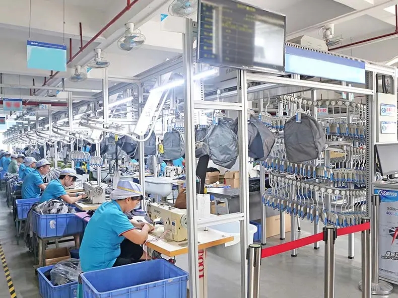 背包源头厂家,新宝gg科技箱包厂.jpg